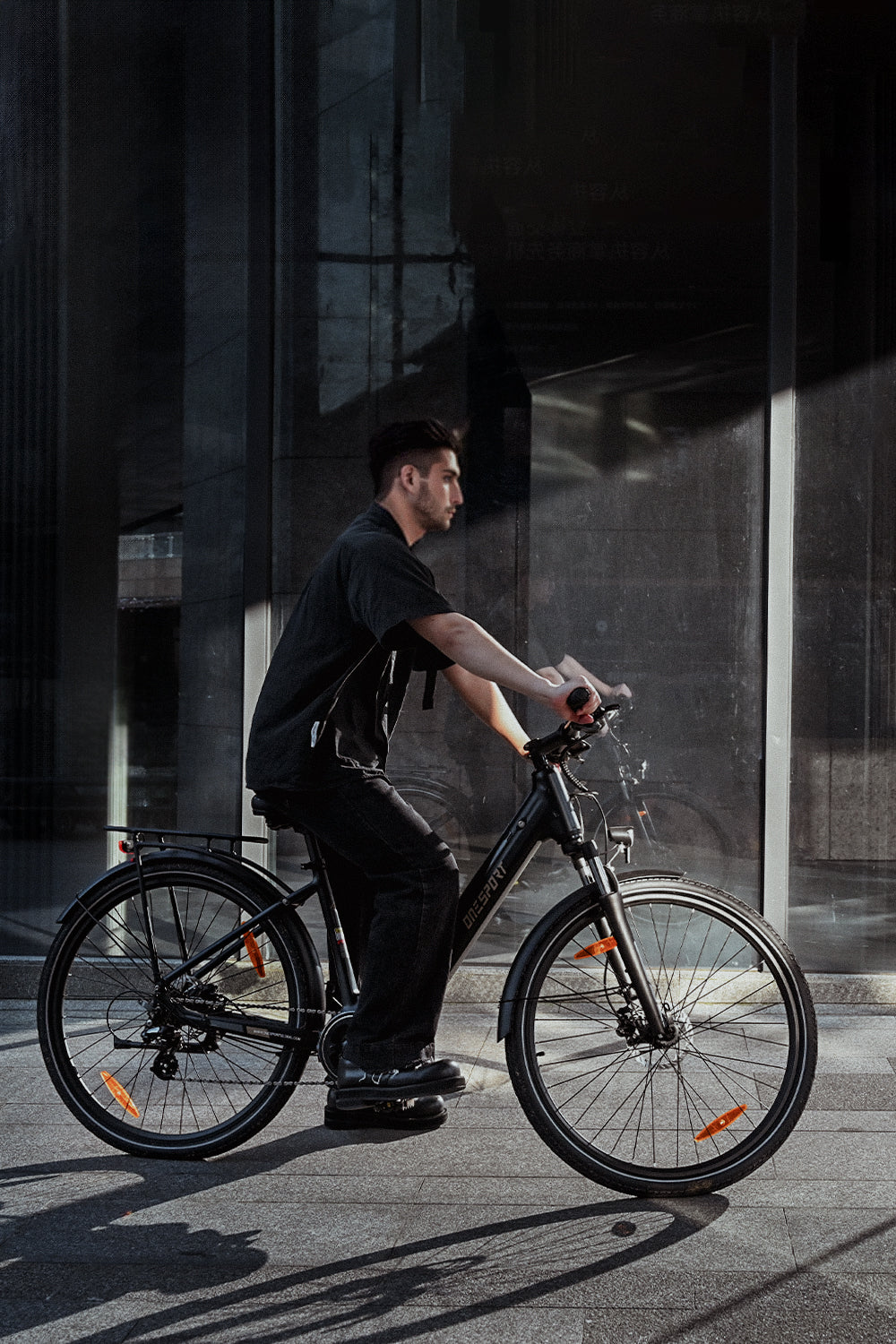 ONESPORT OT-07 BLACK – E-Bike Urbana con Motore BAFANG da 250W 36V, Batteria Rimovibile e Sospensione Regolabile