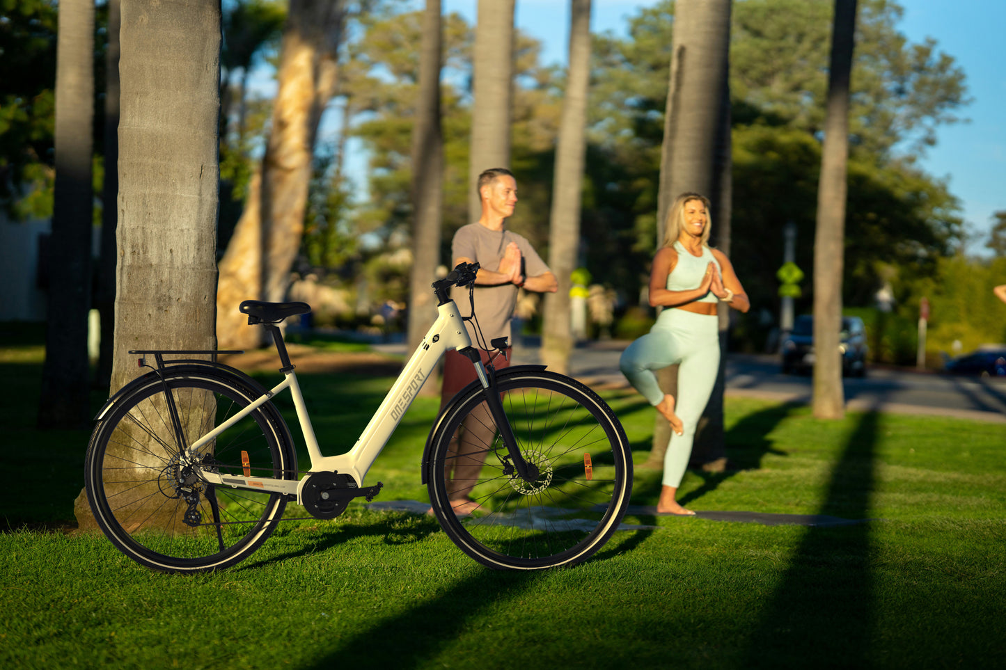 ONESPORT OT-07 WHITE– E-Bike Urbana con Motore BAFANG da 250W 36V, Batteria Rimovibile e Sospensione Regolabile